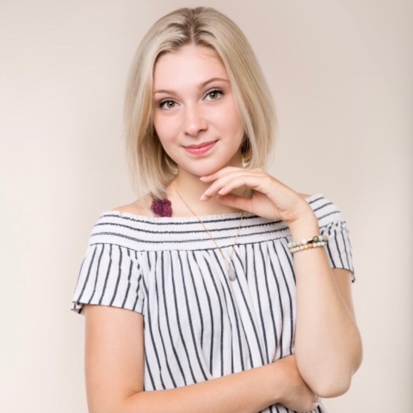 Meet your Posher, Abigail - Picture 1 of 1